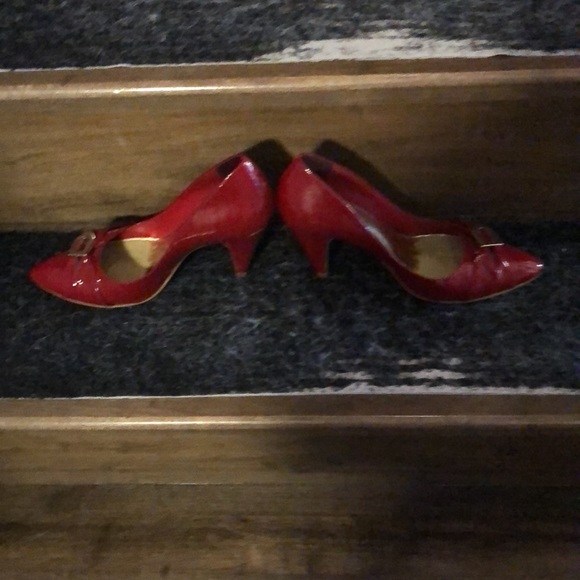 Vianni collection beautiful red color high heels - Picture 2 of 3